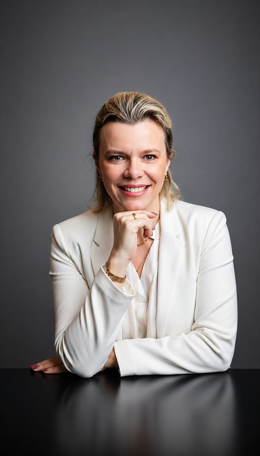 Retrato da Dra. Daniela Schioser, cirurgiã-dentista e especialista em Harmonização Orofacial em Jundiaí-SP